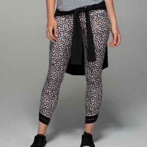 Lululemon 6 High Times Pant Luon Wrap Mesh Leopard Print